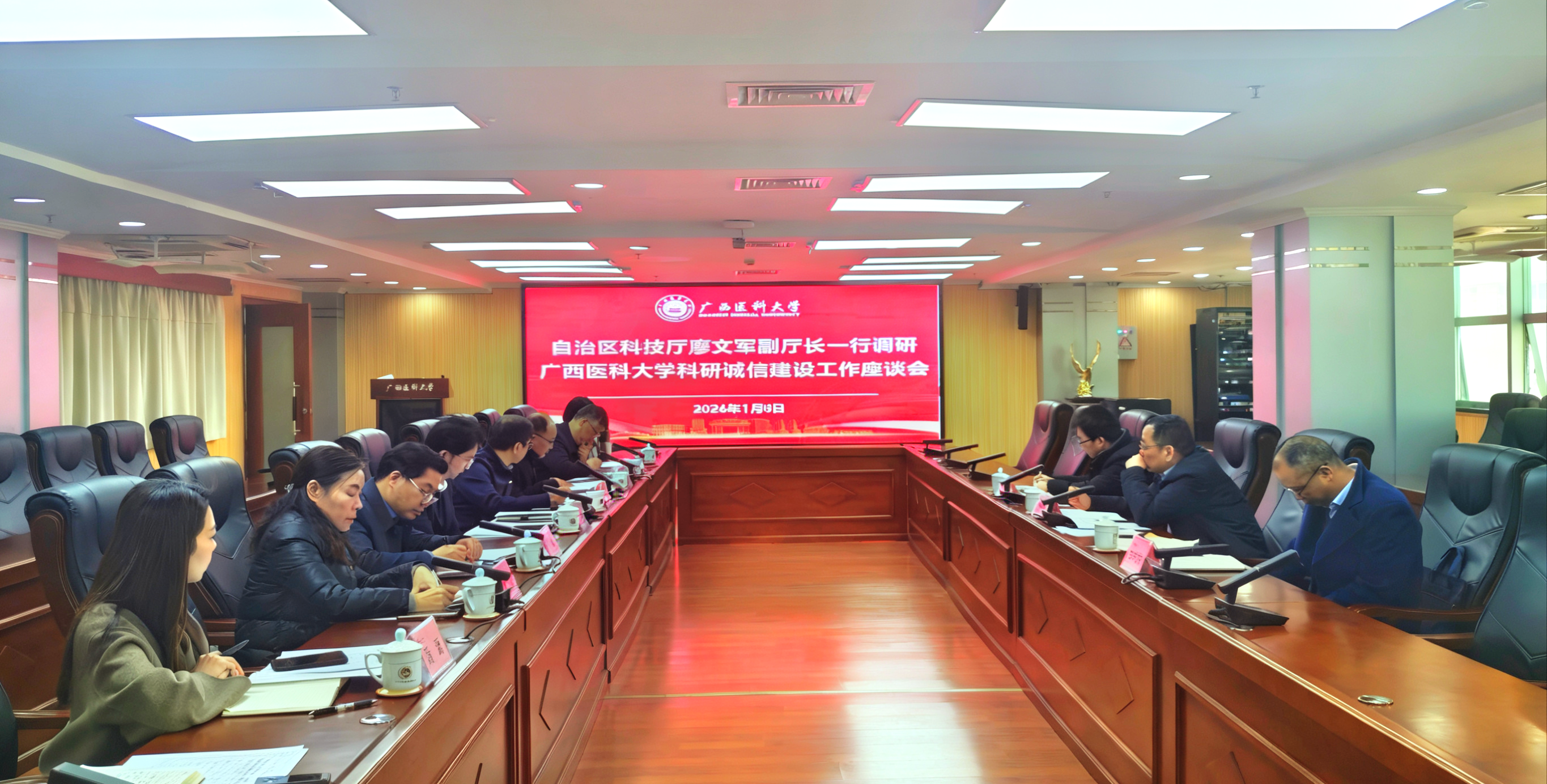 座谈会.png 英国上市公司365